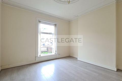 5 bedroom terraced house to rent, Newsome Road, Huddersfield, West Yorkshire, HD4 7PT