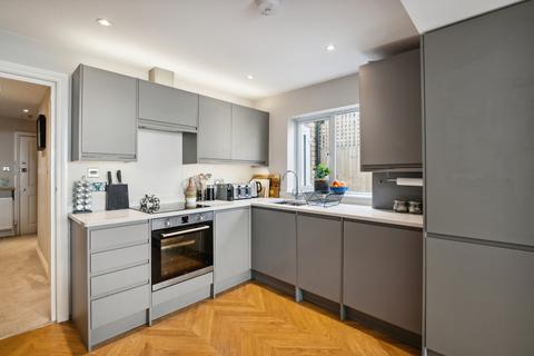 Garden Flat, 54 Trinity Road, London, SW17 7RH