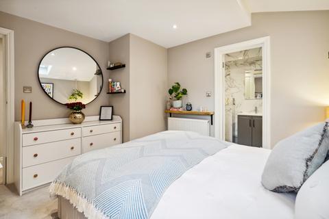 Garden Flat, 54 Trinity Road, London, SW17 7RH