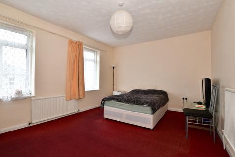 3 bedroom detached house to rent, Standard Road Bexleyheath DA6
