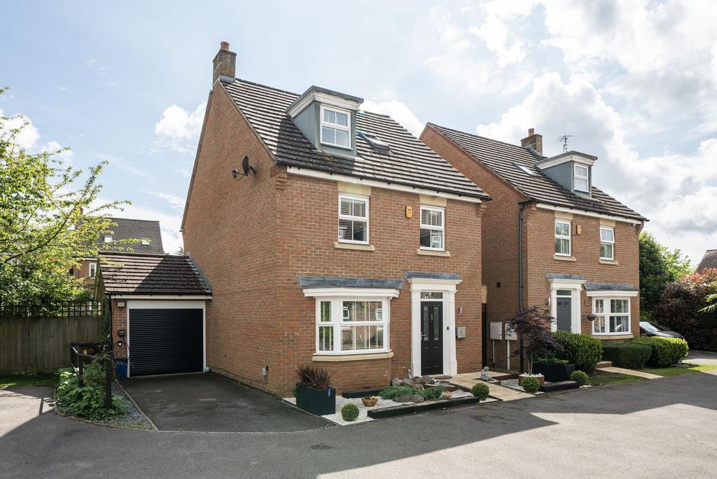Coulsdon, Coulsdon CR5 4 bed detached house for sale £650,000