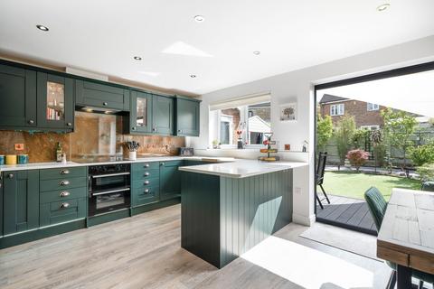 9 Bowen Way, Coulsdon, CR5 1SB