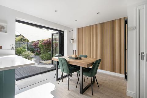 9 Bowen Way, Coulsdon, CR5 1SB