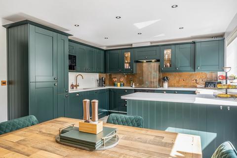 9 Bowen Way, Coulsdon, CR5 1SB