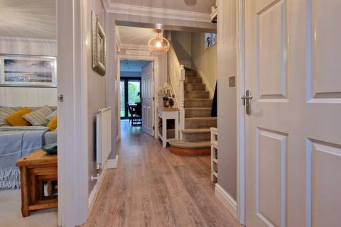 9 Bowen Way, Coulsdon, CR5 1SB