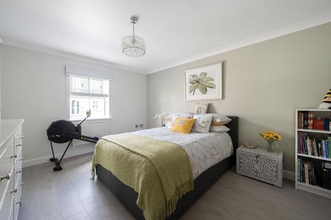 9 Bowen Way, Coulsdon, CR5 1SB
