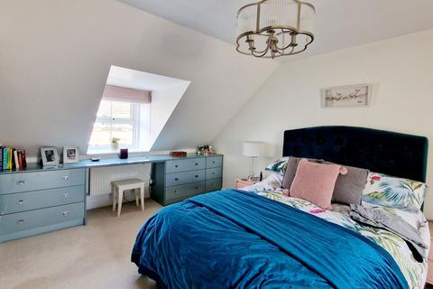 9 Bowen Way, Coulsdon, CR5 1SB
