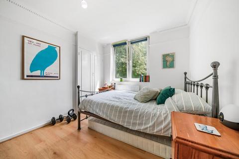 96 Winterfold Close, London, SW19 6LF