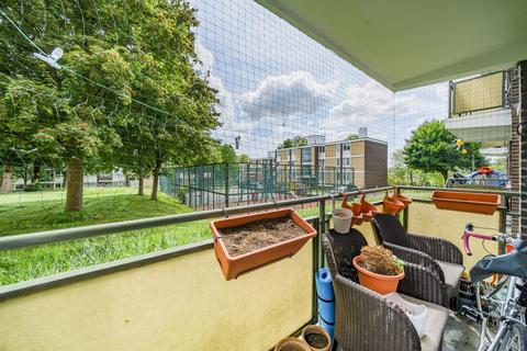 96 Winterfold Close, London, SW19 6LF