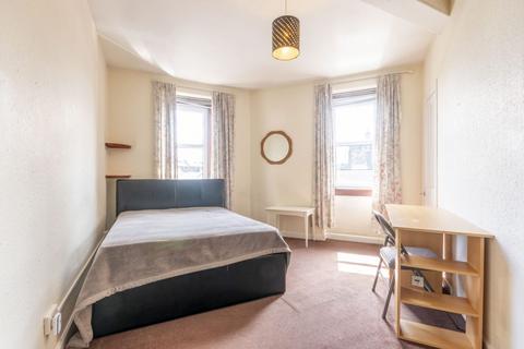 3 bedroom flat to rent, 0614L – Portobello Road, Edinburgh, EH8 7AY