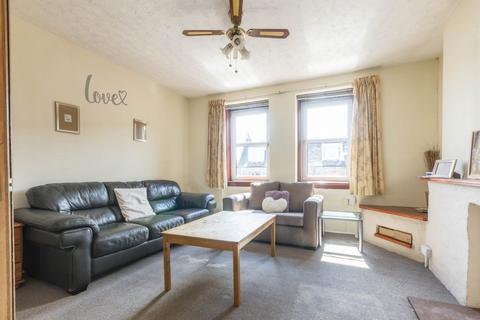 3 bedroom flat to rent, 0614L – Portobello Road, Edinburgh, EH8 7AY