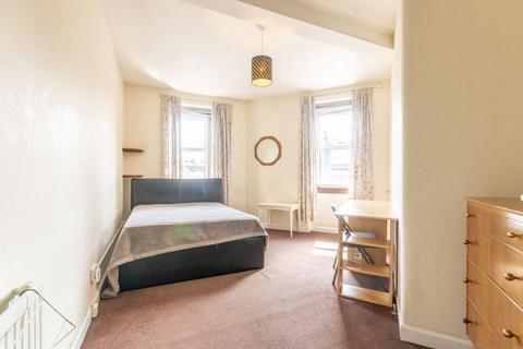 3 bedroom flat to rent, 0614L – Portobello Road, Edinburgh, EH8 7AY