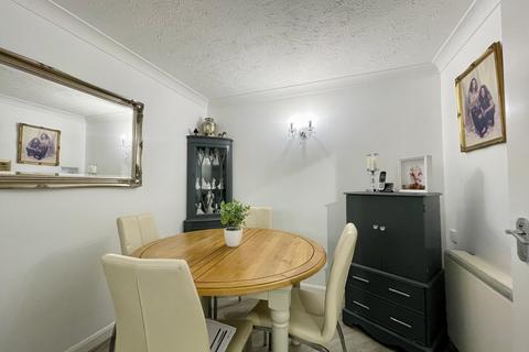 1 bedroom apartment for sale, Burges Court, Thorpe Bay, Essex, SS1