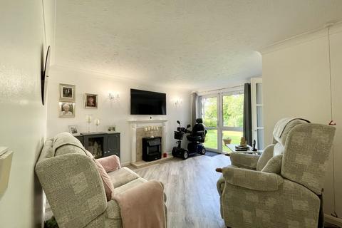 1 bedroom apartment for sale, Burges Court, Thorpe Bay, Essex, SS1