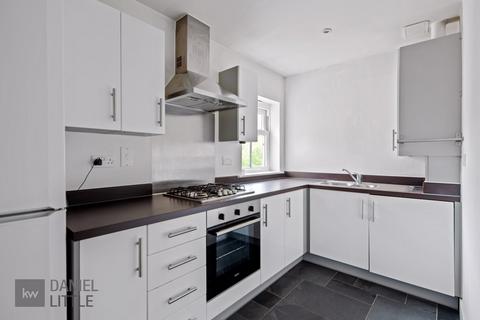 2 bedroom flat for sale, River View, Station Road, Colchester, Essex