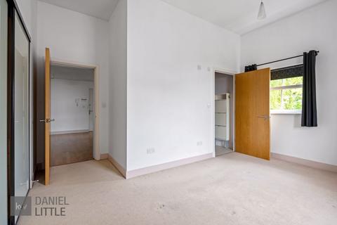 2 bedroom flat for sale, River View, Station Road, Colchester, Essex