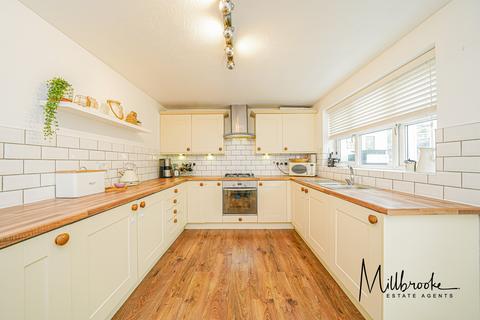 3 bedroom semi-detached house to rent, Redpoll Close, Worsley, Manchester, M28