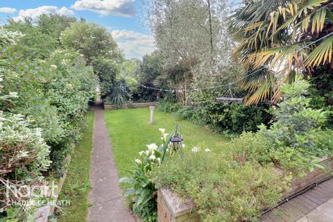 3 bedroom end of terrace house for sale, Stanley Avenue, Dagenham