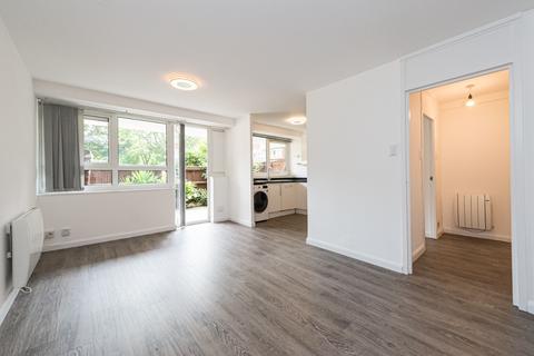 2 bedroom ground floor flat for sale, Goulden House, Bullen Street, Battersea, London SW11