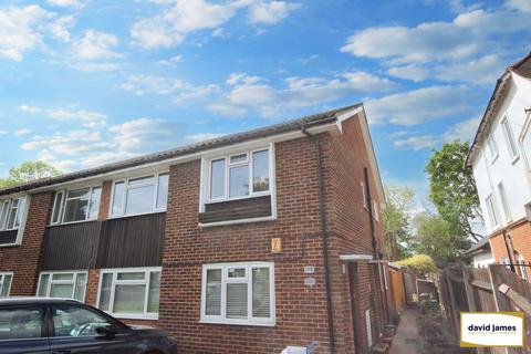 2 bedroom maisonette to rent, Southborough Lane, Bromley