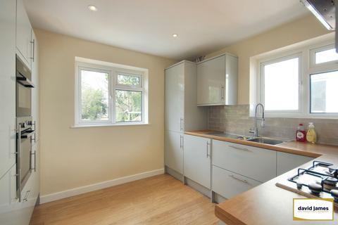 2 bedroom maisonette to rent, Southborough Lane, Bromley