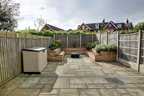 16 Beechcroft, Haywards Heath, RH16 4FU