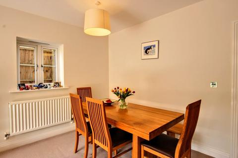 16 Beechcroft, Haywards Heath, RH16 4FU
