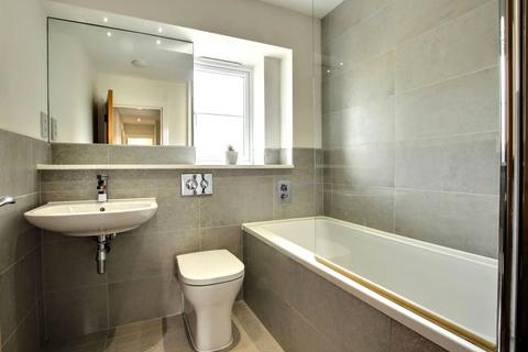 16 Beechcroft, Haywards Heath, RH16 4FU