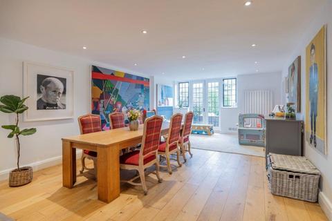 4 bedroom semi-detached house for sale, Raeburn Close, Hampstead Garden Suburb, NW11