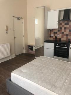 1 bedroom in a house share to rent, Bolton Road, Salford M6