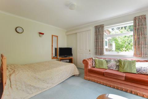 1 bedroom bungalow to rent, Dartnell Crescent, West Byfleet, Surrey, KT14