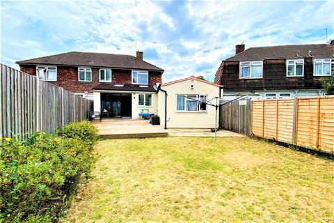 3 bedroom semi-detached house for sale, Wapshott Road, Surrey TW18