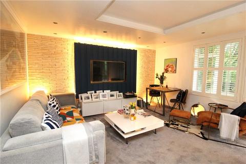 2 bedroom apartment to rent, Mount Avenue, London, W5