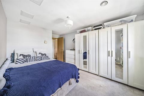 1 bedroom flat for sale, Victory Park Road, KT15 2fG KT15