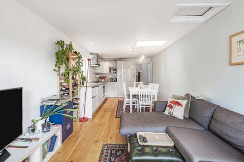 2 bedroom apartment to rent, Trinity Road London SW17