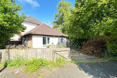 1 bedroom semi-detached bungalow to rent, Northfields, Dunstable, Bedfordshire, LU5 5AL