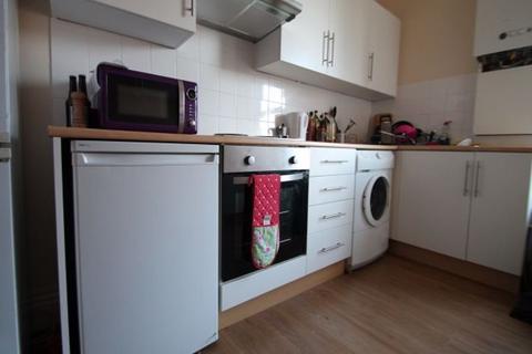 4 bedroom house to rent, Buckingham Mount, Leeds
