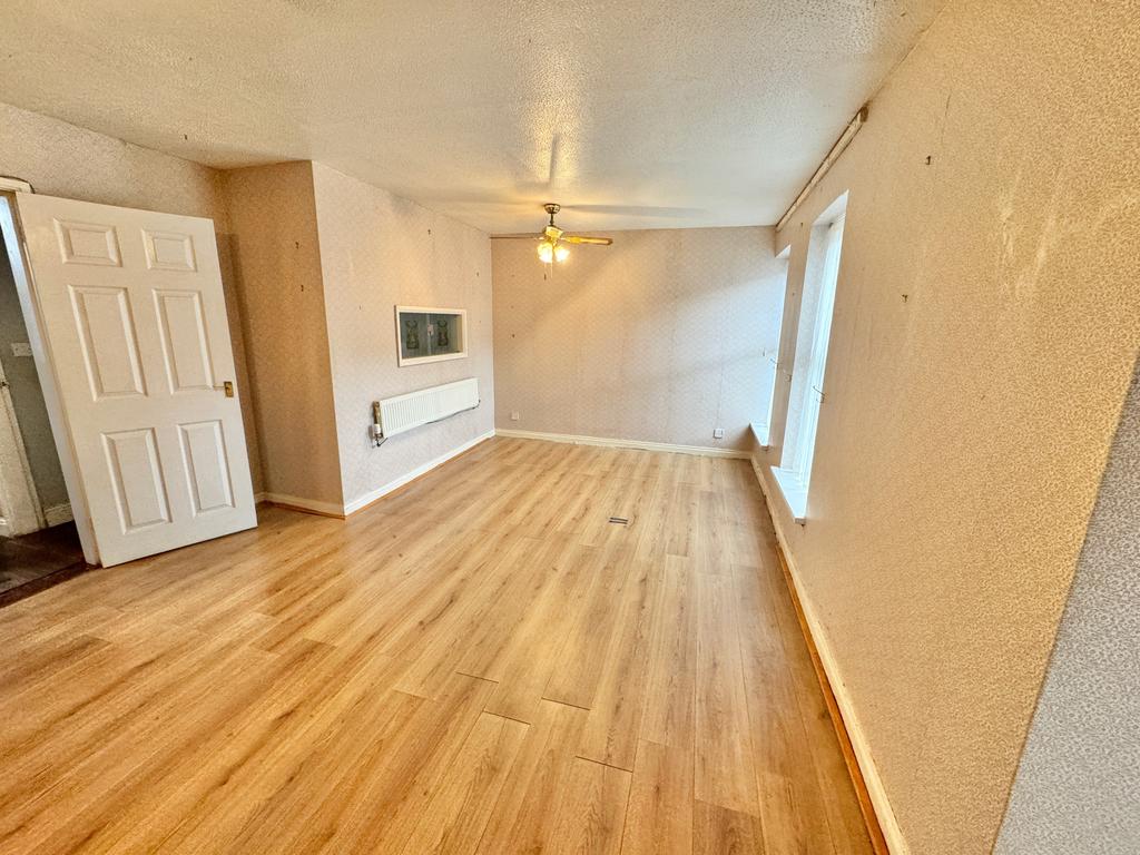 Langholm Green, Telford TF7 3 bed link detached house for sale £180,000