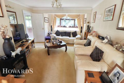 4 bedroom detached house for sale, Hall Road, Hopton