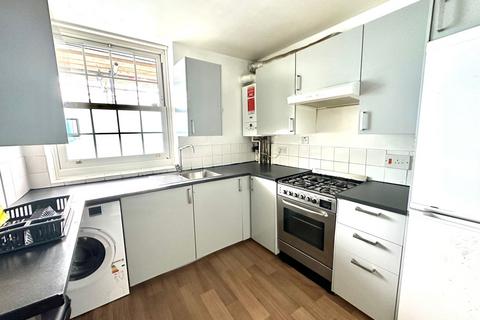 2 bedroom flat to rent, Emlyn Gardens, London W12
