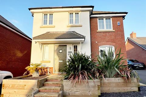 8 Meadow Crescent, Tidbury Green, Solihull, B90 1UY