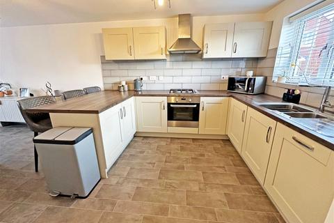 8 Meadow Crescent, Tidbury Green, Solihull, B90 1UY