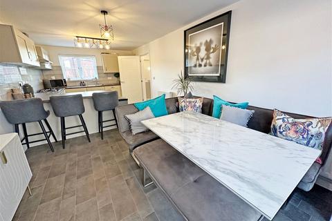 8 Meadow Crescent, Tidbury Green, Solihull, B90 1UY