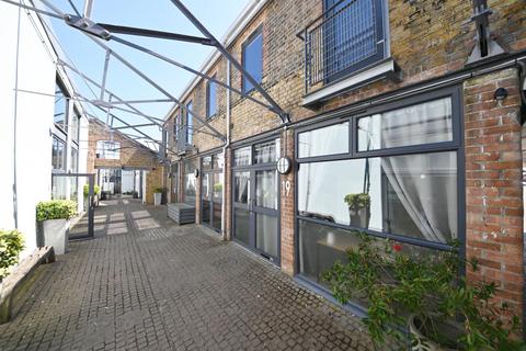 3 bedroom mews for sale, Gould Road, Twickenham TW2