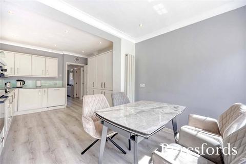 14 Retford Road, Romford, RM3 9LX