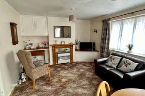 2 bedroom detached bungalow for sale, BEVERLEY CLOSE, THATCHAM RG18