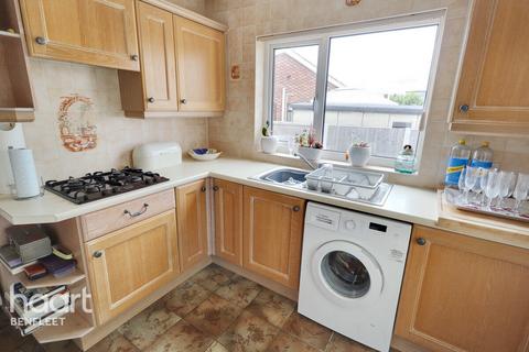 2 bedroom semi-detached bungalow for sale, Lynn View Close, Benfleet