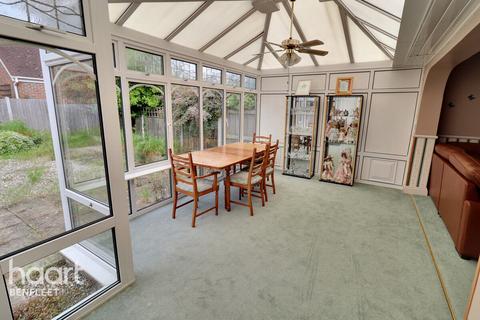 2 bedroom semi-detached bungalow for sale, Lynn View Close, Benfleet