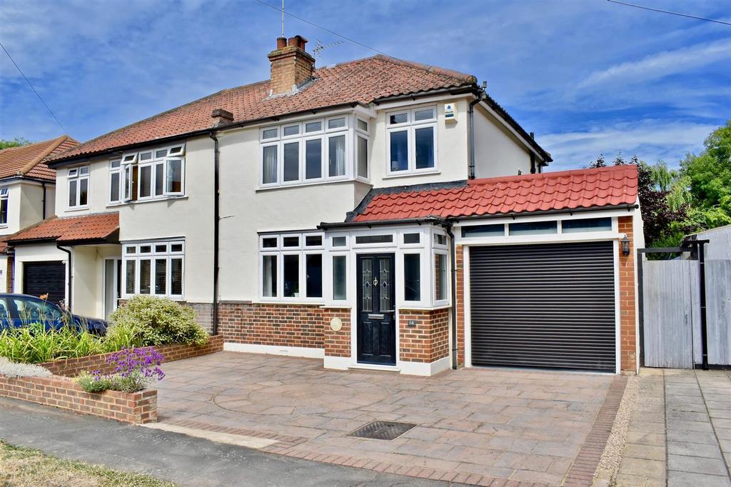 Woodfield Close, Ashtead KT21 3 bed semidetached house for sale £650,000