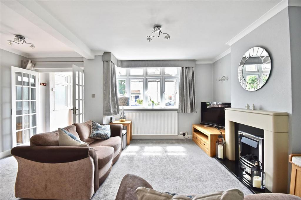 Woodfield Close, Ashtead KT21 3 bed semidetached house for sale £650,000
